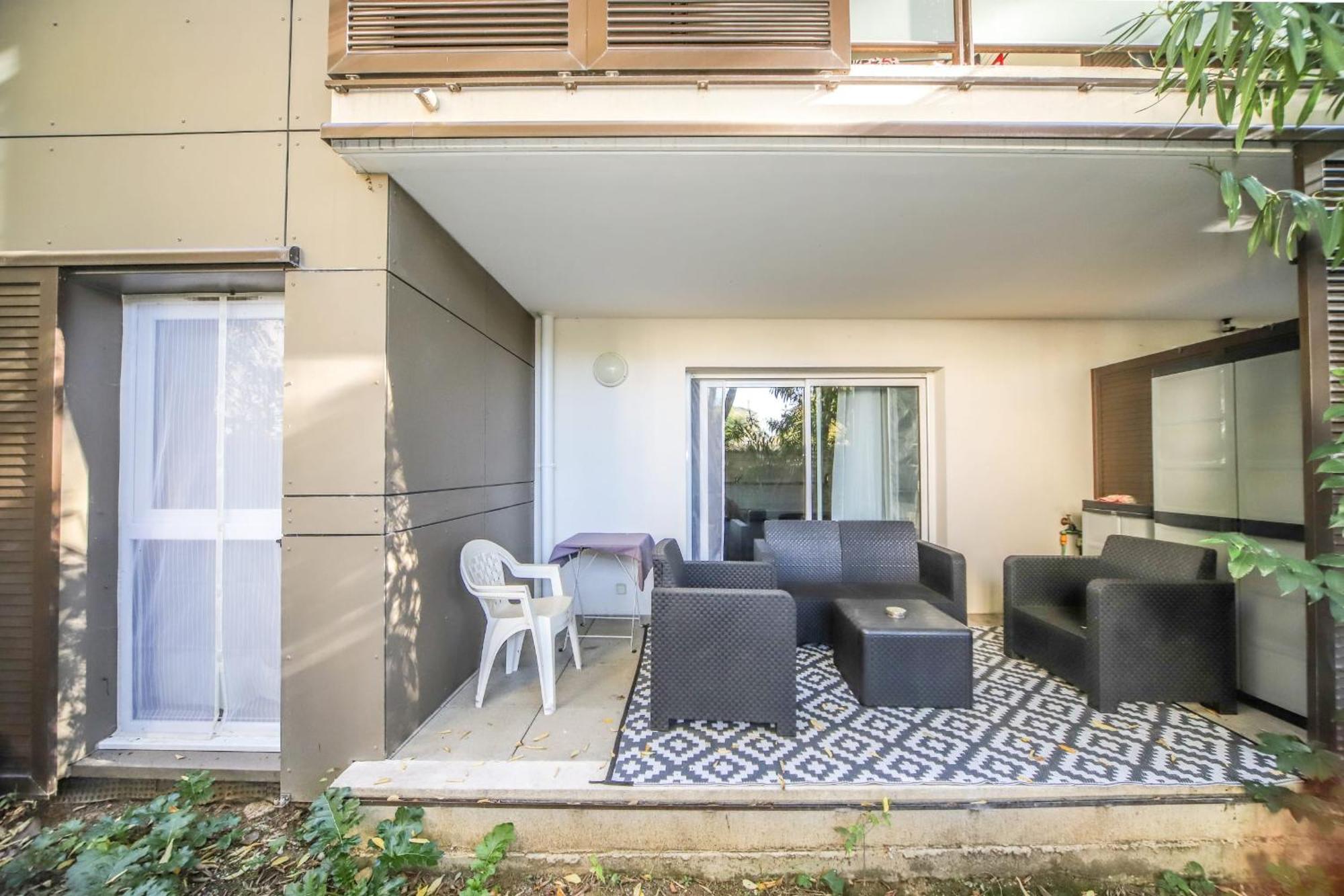 T2 Florescence Proche Montpellier Parking Castelnau-le-Lez Kültér fotó
