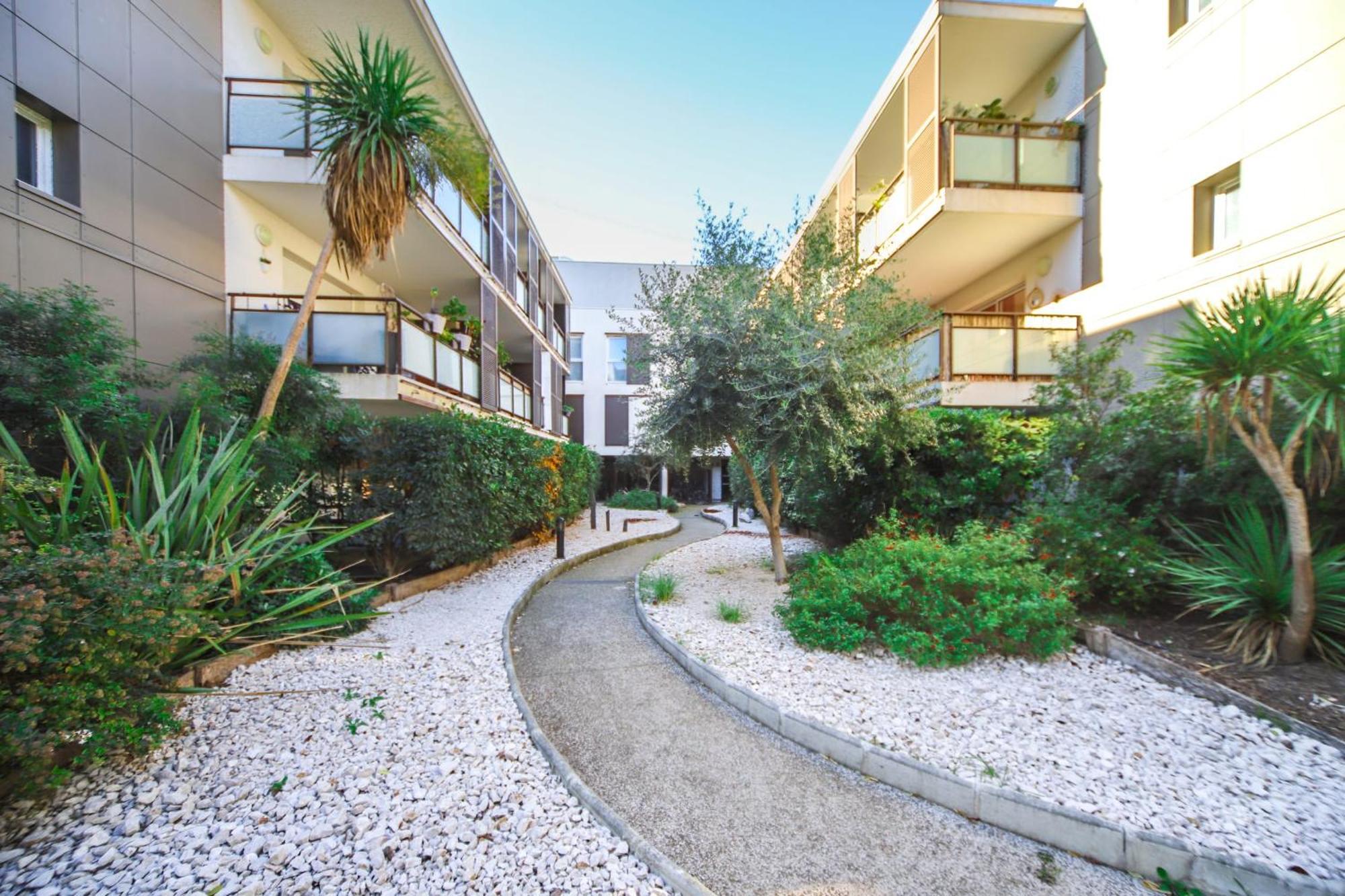 T2 Florescence Proche Montpellier Parking Castelnau-le-Lez Kültér fotó